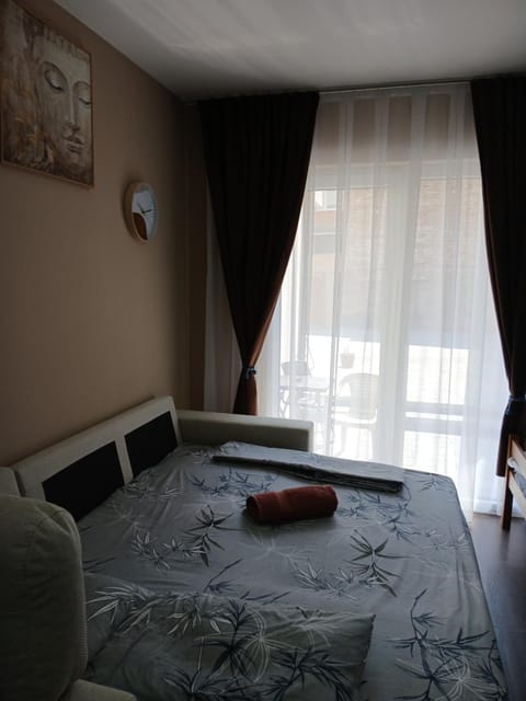 Bed, Living room, Seating area, Bedroom