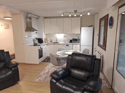 Mäntsälä Centrum- huoneisto saunalla ja ilmaisella pysäköinnillä Apartment in Uusimaa