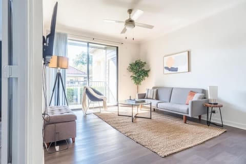 Boulevard Stays Comfy King 1BR Pool Gym & Free Parking 05 Apartment in Irving