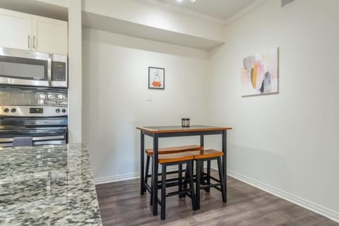 Boulevard Stays Comfy King 1BR Pool Gym & Free Parking 05 Apartment in Irving