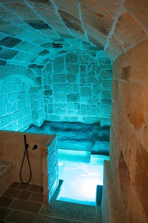 Hot Tub, Swimming pool
