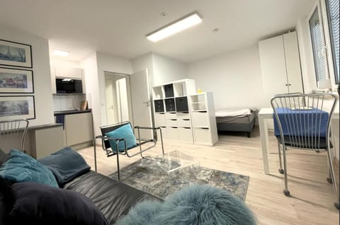 Photo of the whole room, Seating area