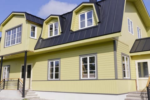 Property building, Day