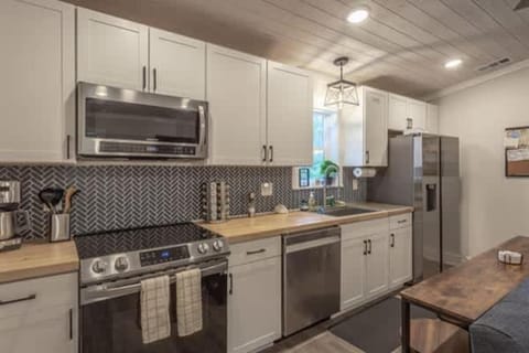 NEW Forgotten Coast Cottage Beach River Town House in Carrabelle