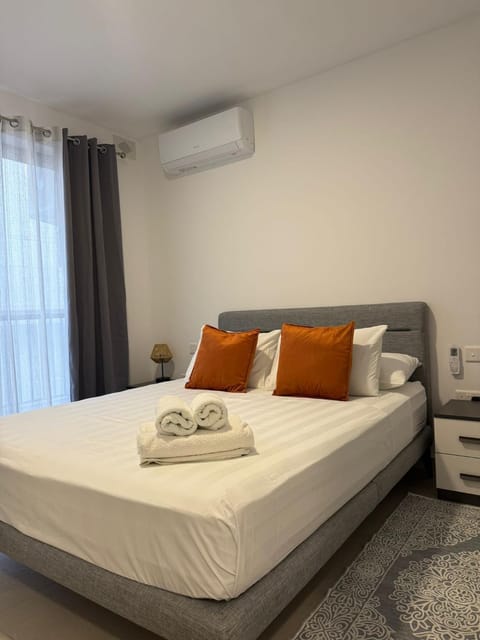 Bed, Bedroom, towels, air conditioner