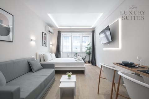 Patio, Bed, TV and multimedia, Seating area, Dining area