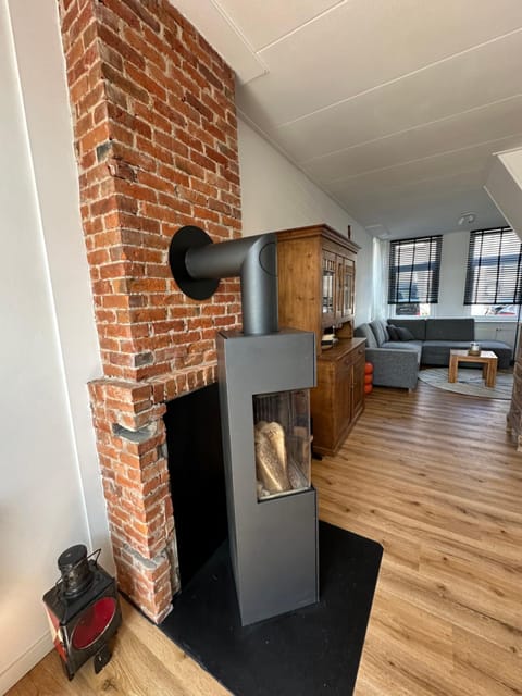 Living room, fireplace