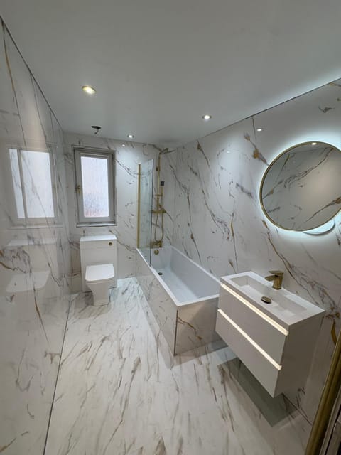 F1 2BR Free Parking Walk Dist CityC Apartment in Glasgow