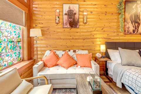 Mins to Crandon Raceway Studio with Patio! Apartment in Crandon