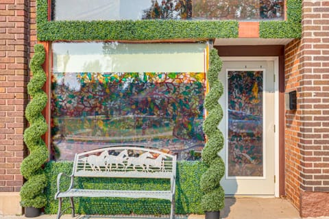 Mins to Crandon Raceway Studio with Patio! Apartment in Crandon