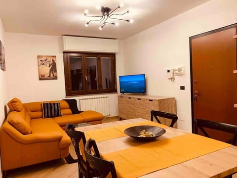 TV and multimedia, Living room, Seating area, Dining area, Evening entertainment