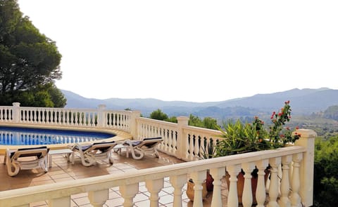 View (from property/room), Balcony/Terrace, Swimming pool, sunbed