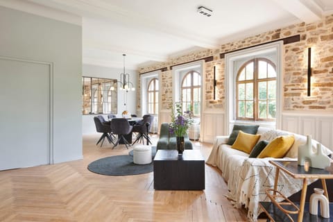 Living room, Seating area