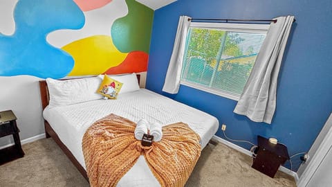 Bed, Photo of the whole room, Bedroom