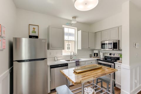 Walk to Beach Cottage with Yard in Pass Christian! House in Pass Christian