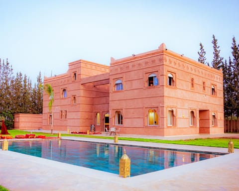 Property building, Day, Pool view, Swimming pool