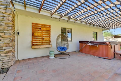 Private Paradise Valley Oasis Hot Tub, Large Yard House in Paradise Valley