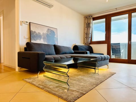 Joy City Stay Fructus Plaza 42 Apartment in Timisoara