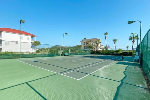 Serenity - Beach Pool Golf Cart and Tennis House in Gulf Shores