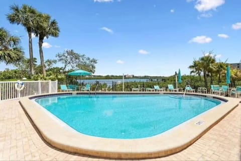 Property building, Sea view, Swimming pool