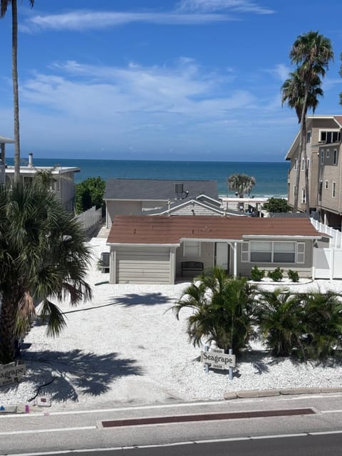 Property building, View (from property/room), View (from property/room), Balcony/Terrace, Beach, Sea view, Sea view