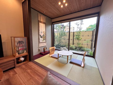 View (from property/room), Balcony/Terrace, Living room