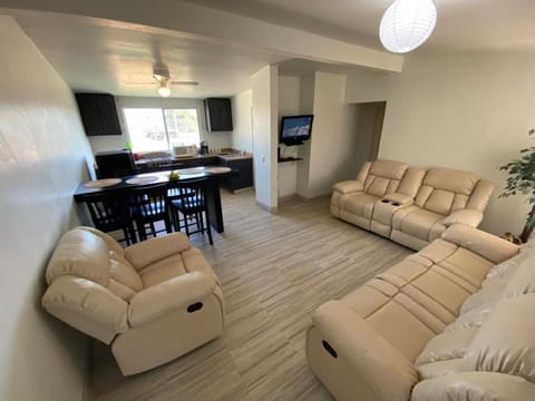 TV and multimedia, Living room, Dining area