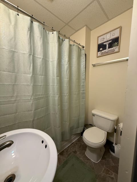 Modern 2BR with Ensuite, Downtown Morgantown, WVU Apartment in Morgantown