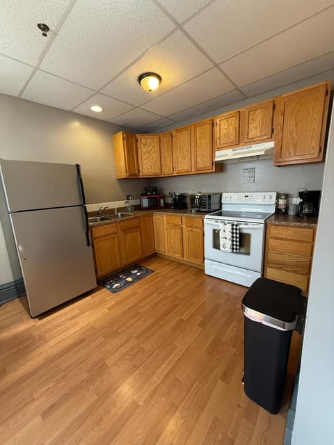 Modern 2BR with Ensuite, Downtown Morgantown, WVU Apartment in Morgantown