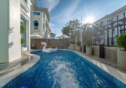 Property building, Swimming pool