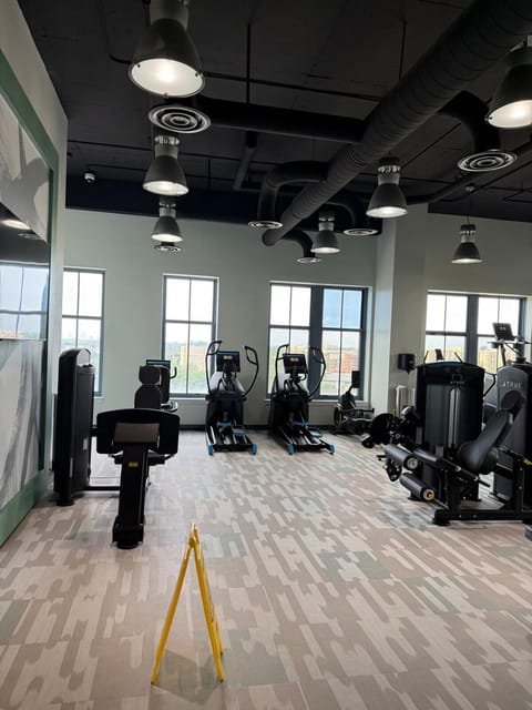 Luxury Stay-Free Parking-Amazon HQ-Nearby DC-Wifi-Pool-Gym Apartment in Crystal City