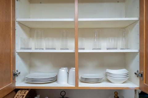 Luxury Stay-Free Parking-Amazon HQ-Nearby DC-Wifi-Pool-Gym Apartment in Crystal City