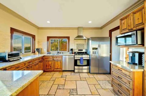 Stunning Views, Rooftop Vista, Pool & Spa Villa in Point Loma