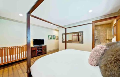 Stunning Views, Rooftop Vista, Pool & Spa Villa in Point Loma