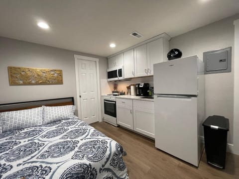 Kitchen or kitchenette, Photo of the whole room, Dining area