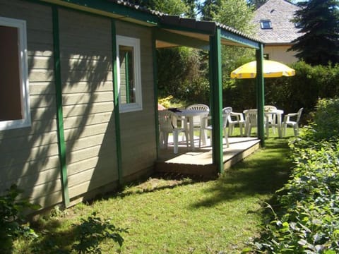 Chalet 5 pers avec Terrasse et Cuisine équipée - API-1-52-296 Campground/
RV Resort in Auvergne-Rhône-Alpes
