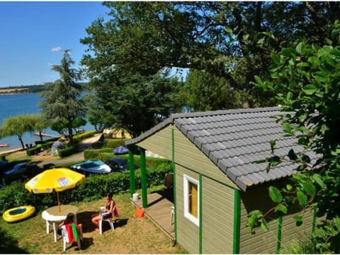 Chalet 5 pers avec Terrasse et Cuisine équipée - API-1-52-296 Campground/
RV Resort in Auvergne-Rhône-Alpes