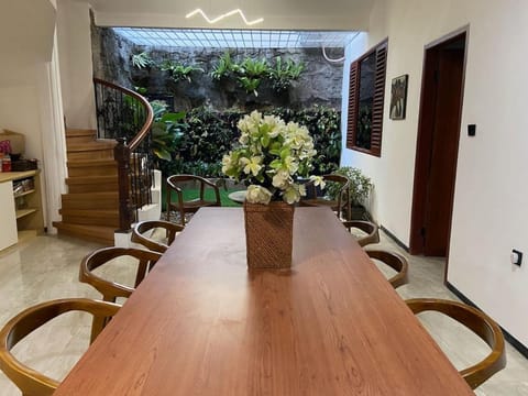 Seating area, Dining area
