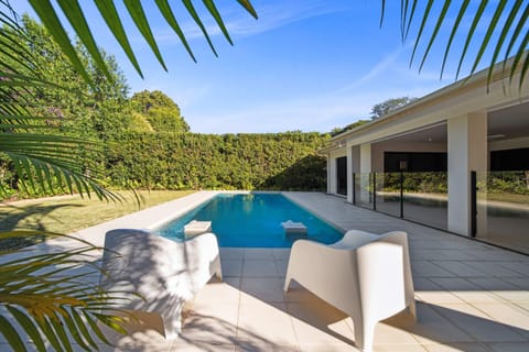 Garden, Garden view, Pool view, Swimming pool, sunbed