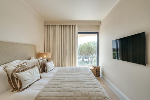 Bed, TV and multimedia, Bedroom, air conditioner