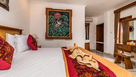 Bed, Photo of the whole room, Decorative detail, Bedroom