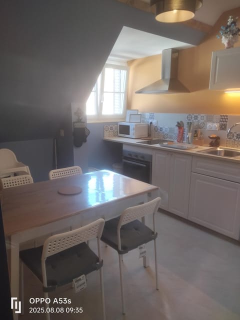 Kitchen or kitchenette, Dining area, dishwasher, pet friendly, stove, toaster