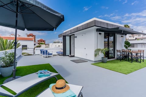 Property building, Day, sunbed