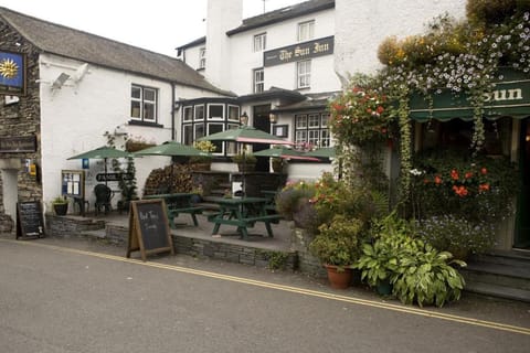 Lake District Pub with 10 en-suite rooms House in Hawkshead
