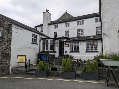 Lake District Pub with 10 en-suite rooms House in Hawkshead