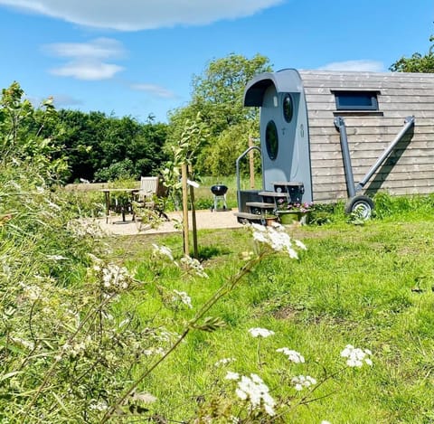 Property building, Nearby landmark, Natural landscape, Garden view, Landmark view