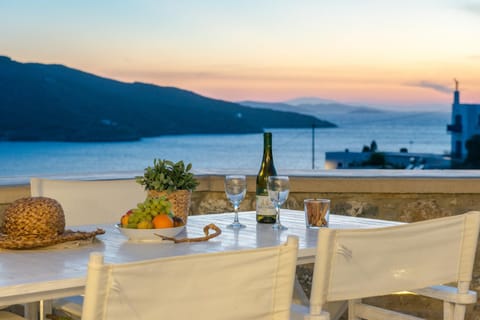 Patio, Dining area, Sea view, Drinks
