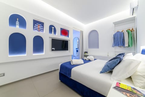 TV and multimedia, Photo of the whole room, Bedroom, flat iron, towels, towels, wardrobe