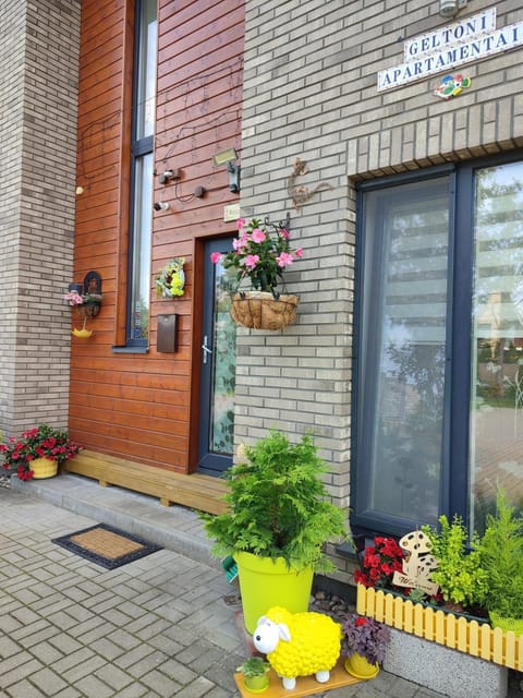 Property building, Facade/entrance