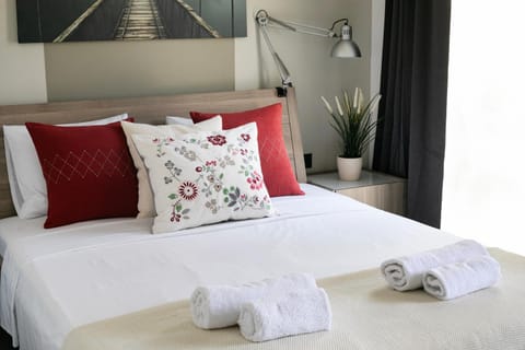 Bed, towels